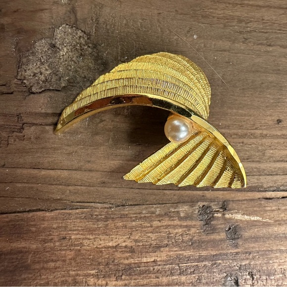 Gold Brooch with Pearl Accent - Picture 1 of 2